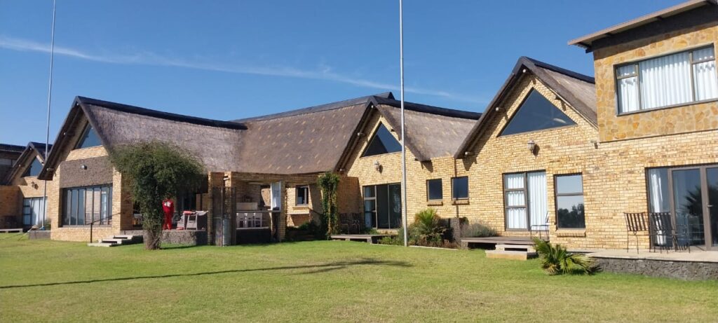 The Benefits of Choosing a Thatch Roof for Your Home